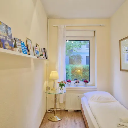 公寓 Holiday Berlin Apartments *